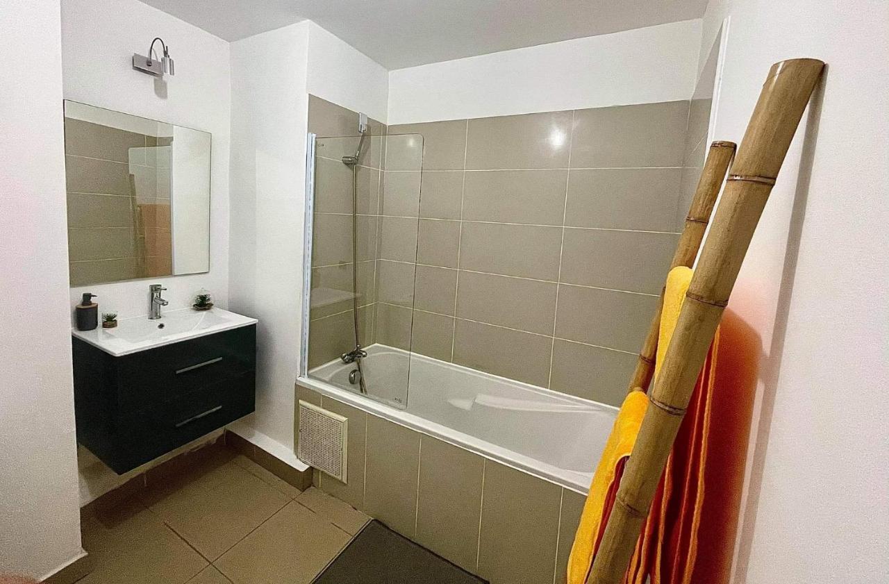 Appartamento Entièrement équipé, climatisé, Wifi, au dernier étage sans vis à vis Saint-Denis Esterno foto